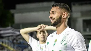 De descartado a destaque como volante: conheça o novo reforço do Coritiba