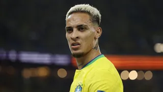 Antony é cortado da seleção por causa de acusação de agressão; Gabriel Jesus é convocado