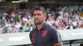 Lucho admite dor por eliminação do Athletico, mas vê “coisas positivas” em campanha