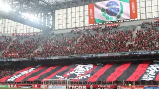 Torcida do Athletico xinga Petraglia; torcida do Paraná provoca: “Caiu no centenário”