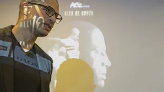 Alex se emociona ao ser surpreendido por carta do presidente do Atlético