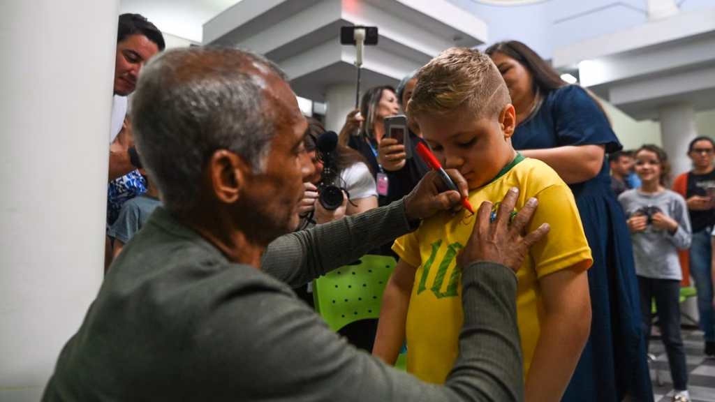 romario-visita-hospital-pequeno-princicpe