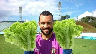 Derrota do Atlético e frango de Weverton viram piada na internet
