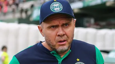 Jogador muito contestado deixa Coritiba e acerta com clube da Série A