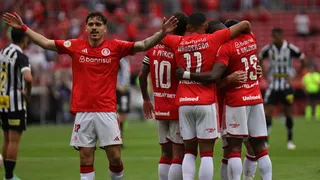 Internacional humilha Santos com a maior goleada do Brasileirão: 7 a 1