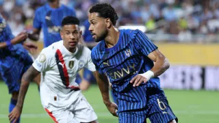 Cria do Athletico, Renan Lodi brilha contra o City e volta a alfinetar críticos