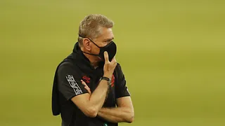 Luz vermelha no Paraná, Coritiba inofensivo e Athletico sofrendo com a Covid-19
