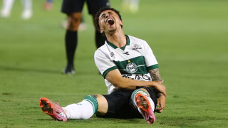 Atacante do Coritiba que quebrou o braço avança em recuperação