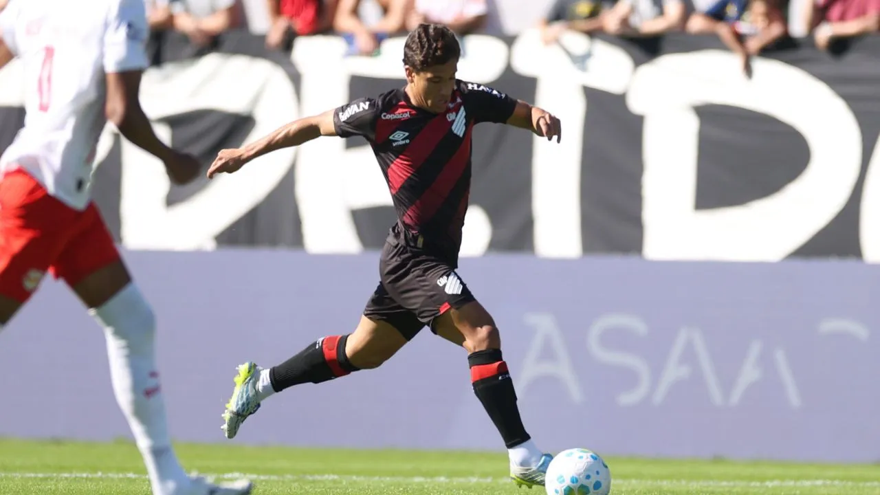 joao-cruz-athletico-bragantino