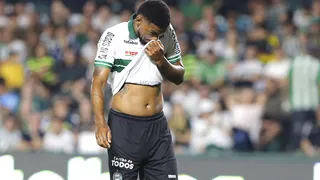 Coritiba leva 22 gols em 10 jogos e precisa corrigir problema defensivo para voltar a vencer