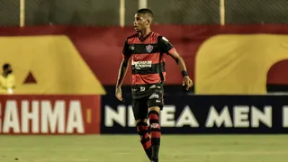 Vitória dispara contra o Athletico por negociação com lateral-esquerdo