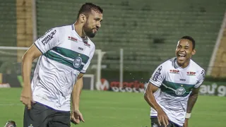 Coritiba engata a terceira vitória seguida e assume a vice-liderança