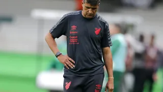 Em comum acordo, auxiliar Wesley Carvalho deixa o Athletico