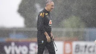 Tite indica entrada de jovens na escalação do Brasil para enfrentar o Paraguai