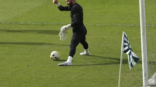 Falta de opções no elenco e transfer ban impedem saída de Muralha do Coritiba