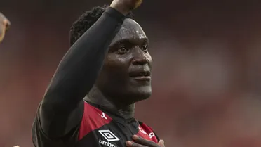 Alvo de especulações, Viveros assusta torcida do Athletico com indireta