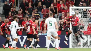 A torcida e Nikão salvam o Furacão: 1×0