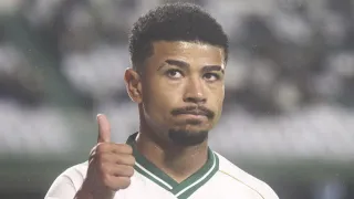 Coritiba recebe Avaí com desfalques e retorno; veja as escalações