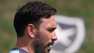 Ex-Athletico, goleiro rescinde com clube inglês para reforçar o Botafogo