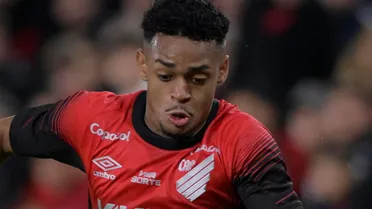 Athletico fica na bronca e sai em desvantagem contra o Corinthians