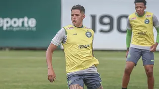 Val fica à disposição contra o Náutico, e Coritiba viaja para Recife