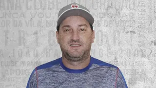 Paraná anuncia auxiliar que deixa comando de time catarinense após dez dias