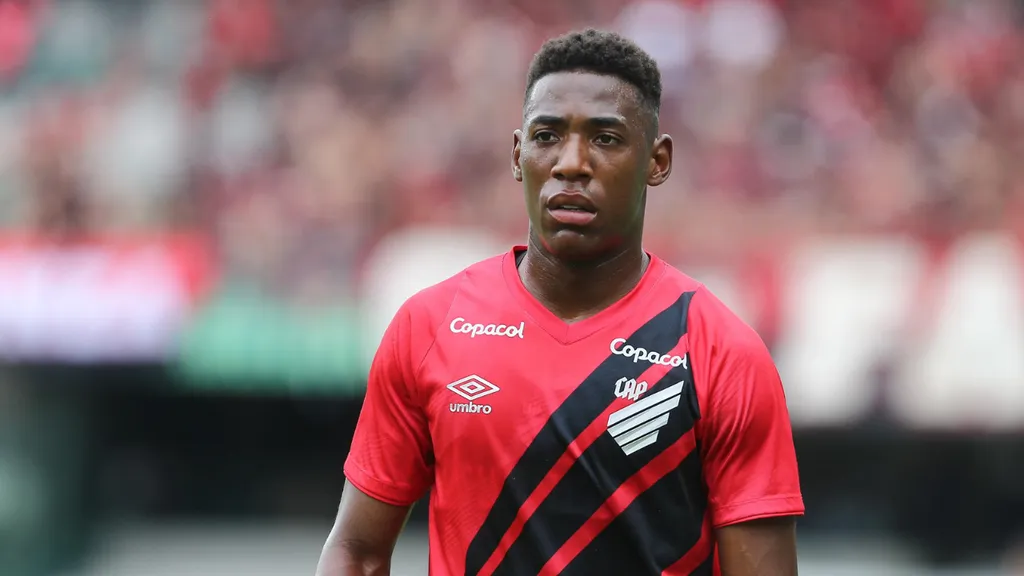 Léo Pelé foi alvo de xingamentos racistas no Atletiba