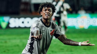 Athletico perde para o Vasco e mantém maldição em São Januário