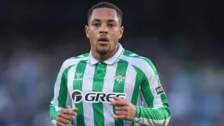 “No limite”: Técnico do Betis rebate interesse do Palmeiras por Vitor Roque