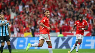 Internacional se reabilita de eliminação na Libertadores com vitória por 3 a 2 sobre o Grêmio