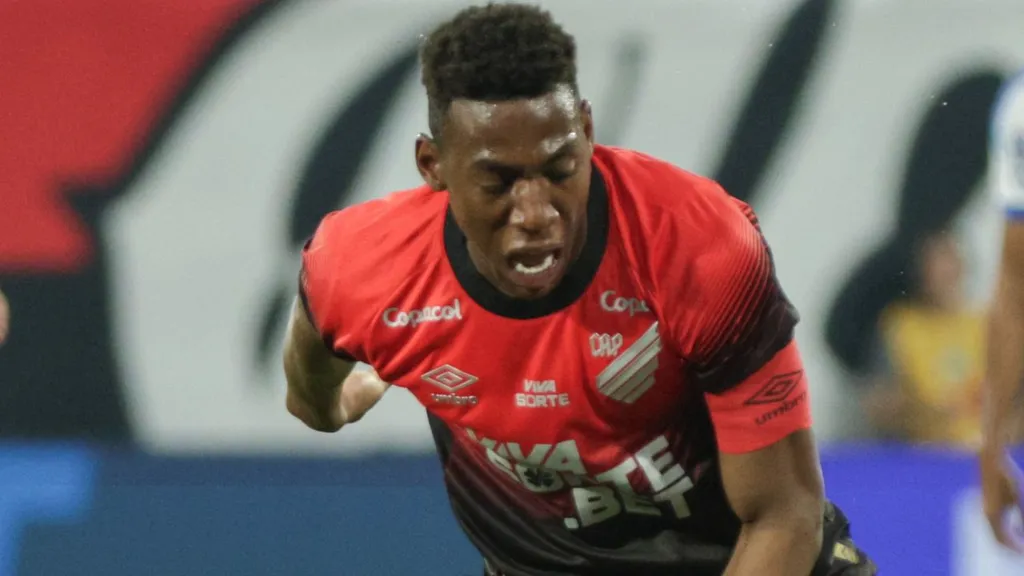 athletico léo pelé pior defesa série b