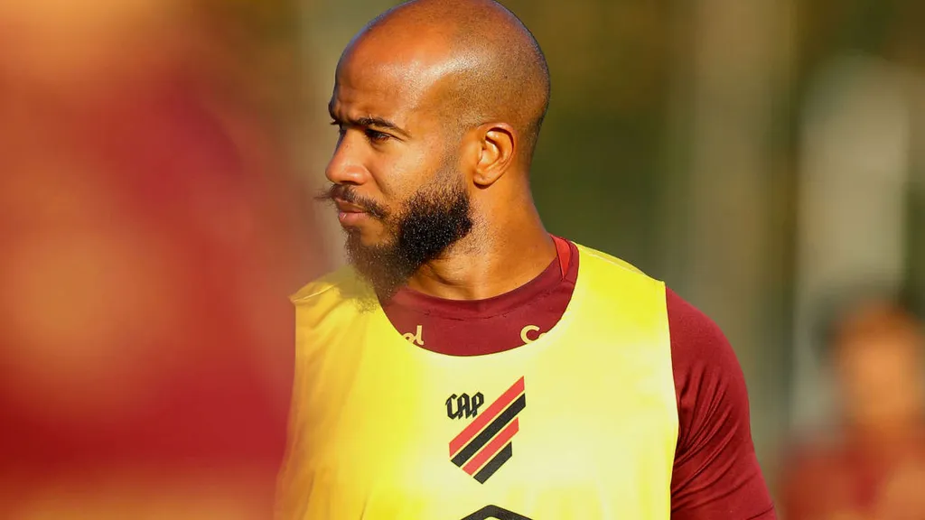 Patrick disse que faltou malandragem e experiência para segurar o resultado em Volta Redonda. (Foto: José Tramontim/Athletico)