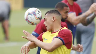 Após deixar o Paraná, volante Jhony Douglas acerta com o Coritiba