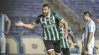 Com contrato no fim, Castán acena com possibilidade de renovação no Coritiba