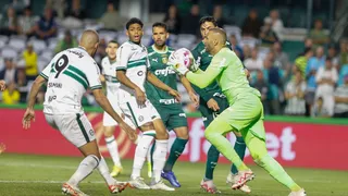 Coritiba perde em casa para o Palmeiras e se afunda na ZR