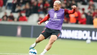 Mattos garante Bento e Vitor Roque pelo menos até dezembro no Athletico
