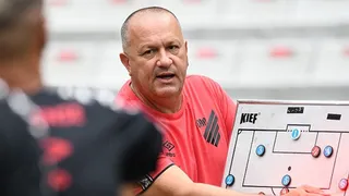 Carreira na base e currículo extenso: conheça James Freitas, novo técnico do Aspirantes