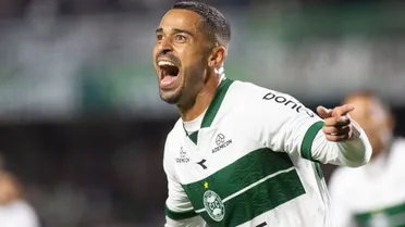 Coritiba recebe a Chapecoense de olho na liderança; veja as escalações