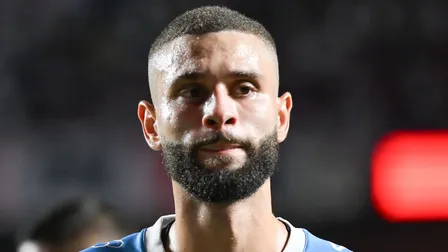 Athletico tenta negócio por zagueiro de rival da Série A