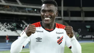 Viveros, do Athletico, supera ex-Coritiba em lista dos mais valiosos em mega agência