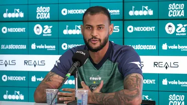 Atacante do Coritiba projeta maratona na luta pelo acesso: “Continuar acreditando”