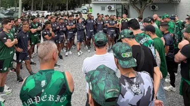 Coritiba recebe recado de torcida organizada no CT e aprofunda crise
