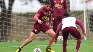 Fora dos gramados há nove meses, atacante do Athletico fica perto de retorno