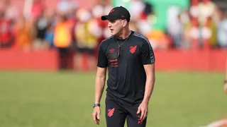 Turra agradece confiança de Felipão e Petraglia após estrear com vitória