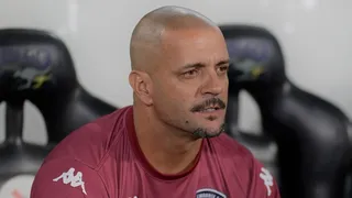 Técnico é demitido antes de decisão no Paranaense