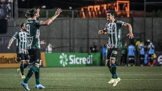 Coritiba derrota as más lembranças e goleia em Feira