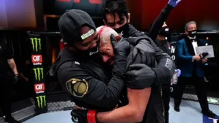 Deiveson Figueiredo empata com Brandon Moreno e segue campeão do UFC