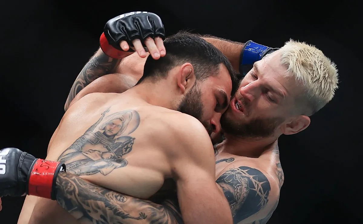 Dan Hooker em ação pelo UFC.