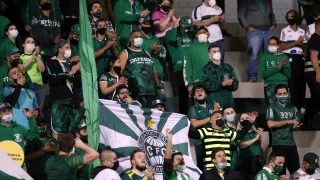 Coritiba reduz valor do ingresso e faz ação para sócios levarem convidados ao Couto