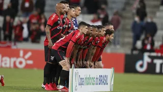 Athletico preocupa no Brasileirão e deixa torcida aflita. Por outro lado, tem crédito nas copas